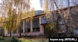 Сельский клуб в крымском селе Высокое закрыт и разрушается, 3 ноября 2022 года