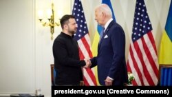 Президент Украины Владимир Зеленский и президент США Джо Байден (справа). Париж, Франция, 7 июня 2024 года