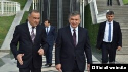 Prezident Shavkat Mirziyoyev Toshkent shahar hokimi Jahongir Ortiqxo‘jayev bilan. 